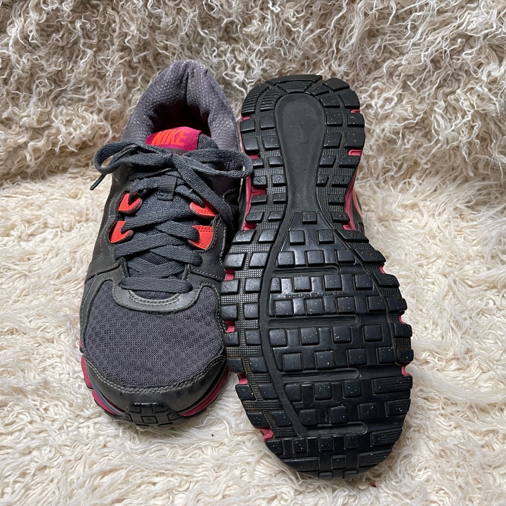 Nike Women's Gray and Pink Training Sneakers - Picture 6 of 6